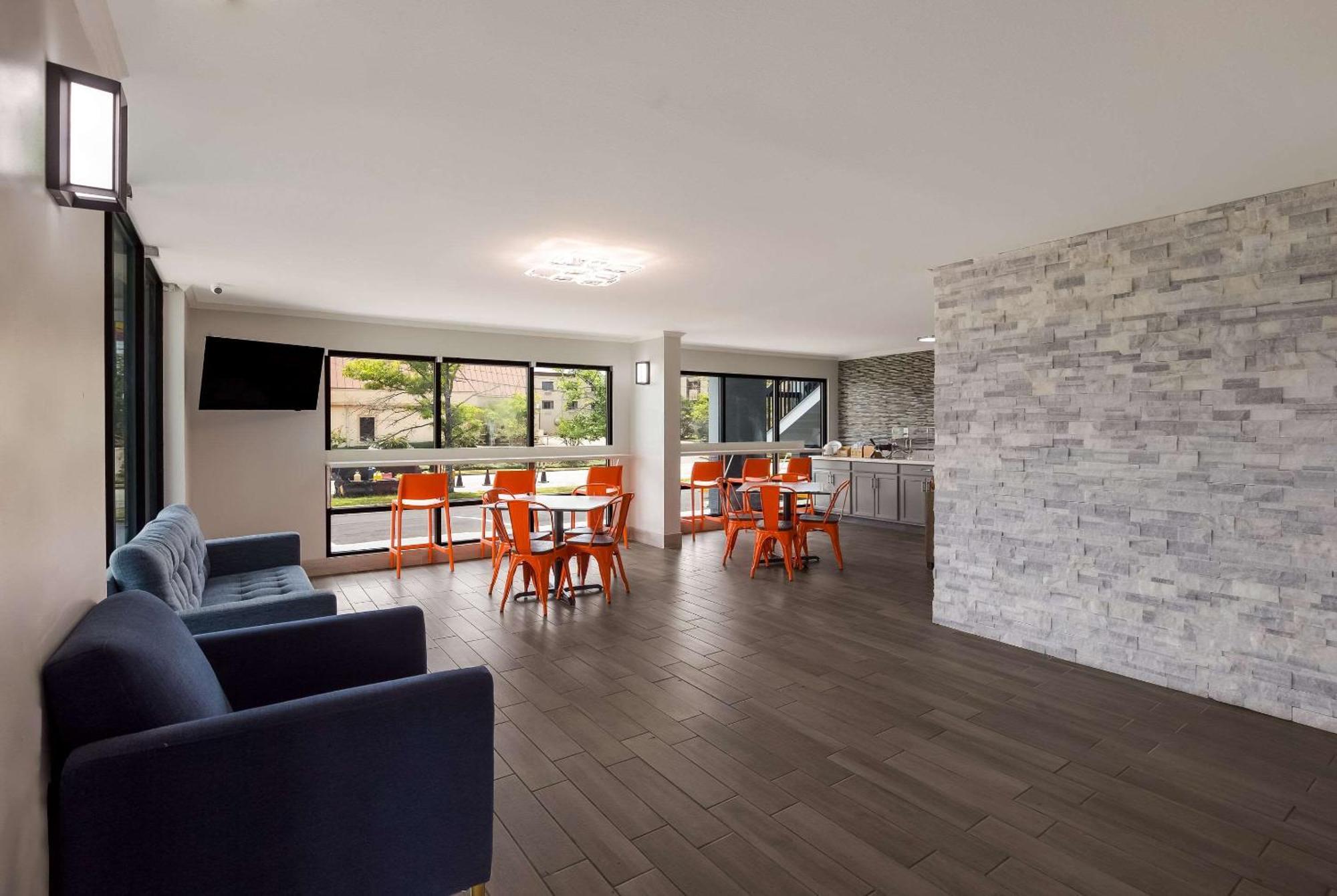 מובייל Econo Lodge מראה חיצוני תמונה